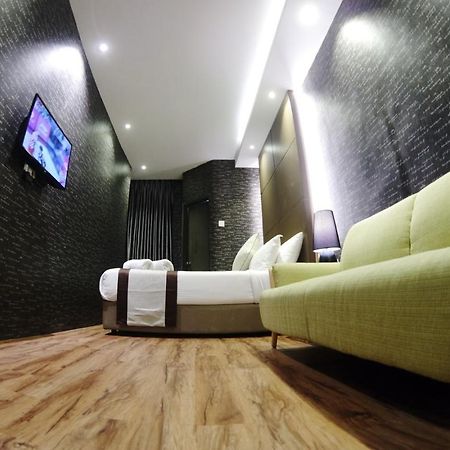 Here Hotel Skudai Exterior photo