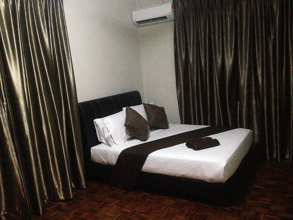 Here Hotel Skudai Exterior photo