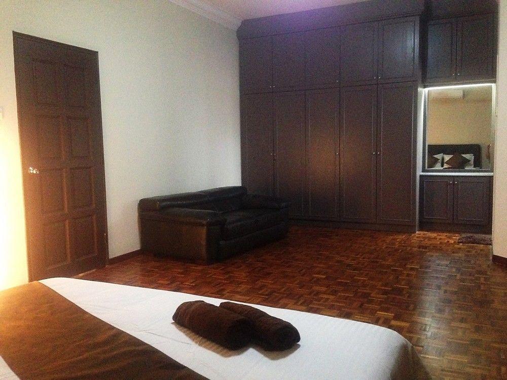 Here Hotel Skudai Exterior photo