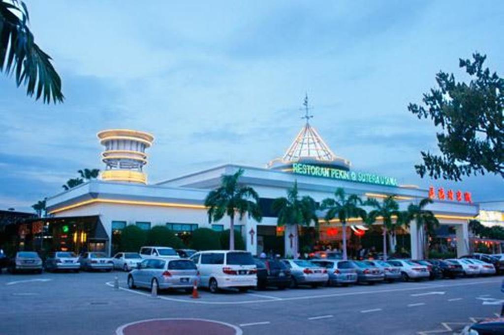 Here Hotel Skudai Exterior photo
