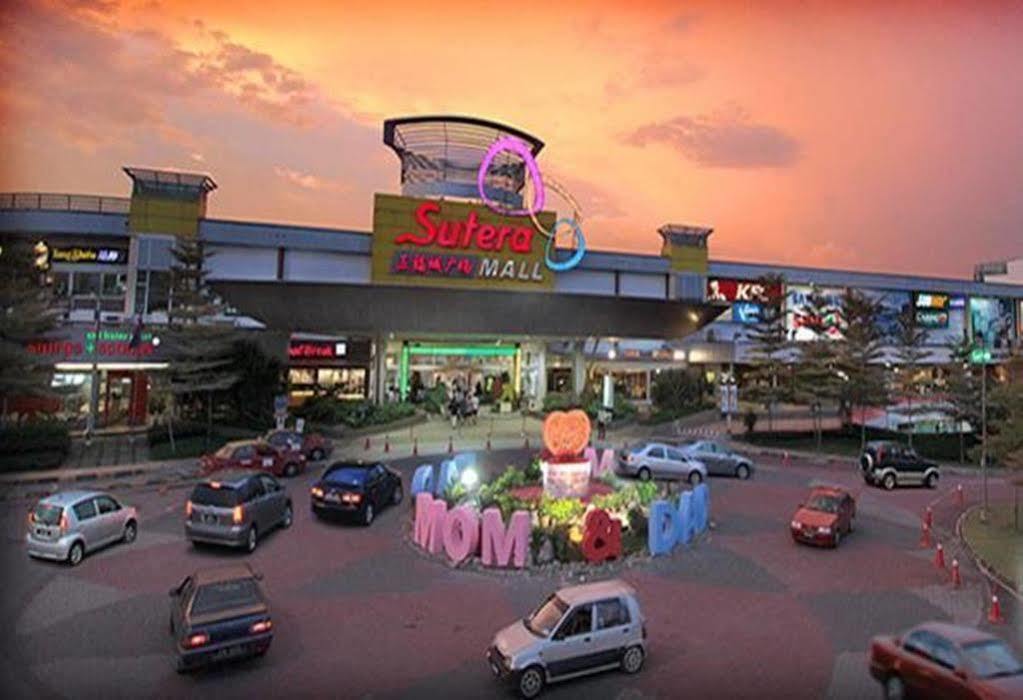Here Hotel Skudai Exterior photo