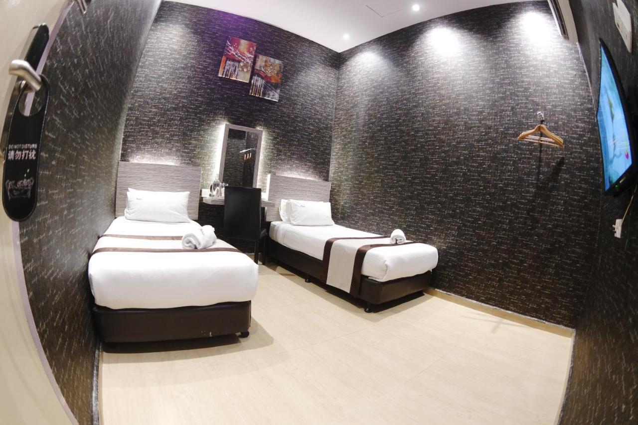 Here Hotel Skudai Exterior photo