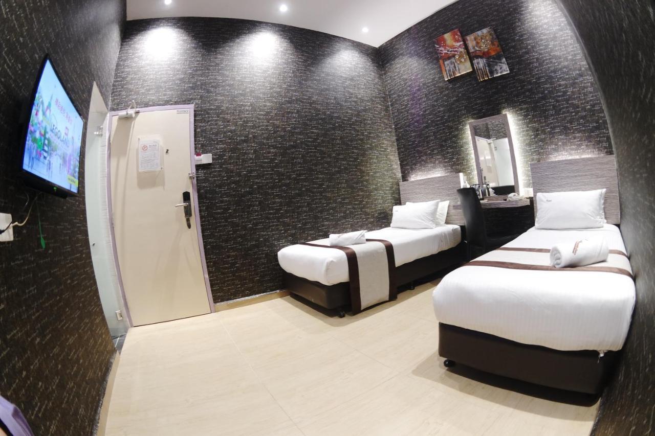 Here Hotel Skudai Exterior photo