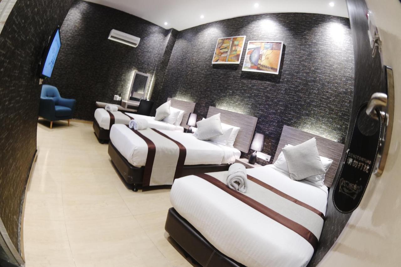 Here Hotel Skudai Exterior photo