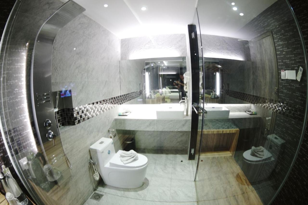 Here Hotel Skudai Exterior photo