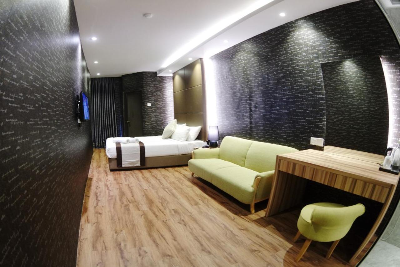 Here Hotel Skudai Exterior photo