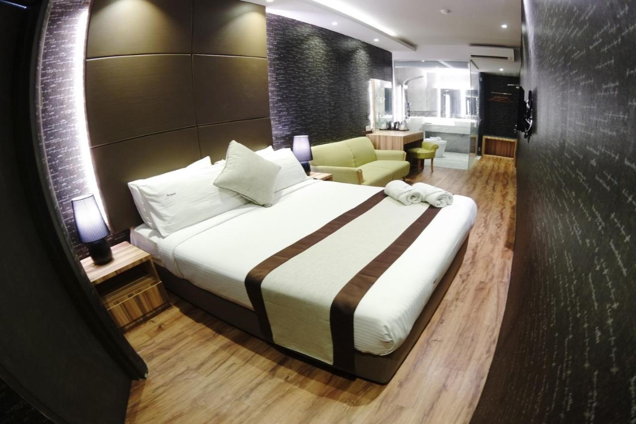 Here Hotel Skudai Exterior photo