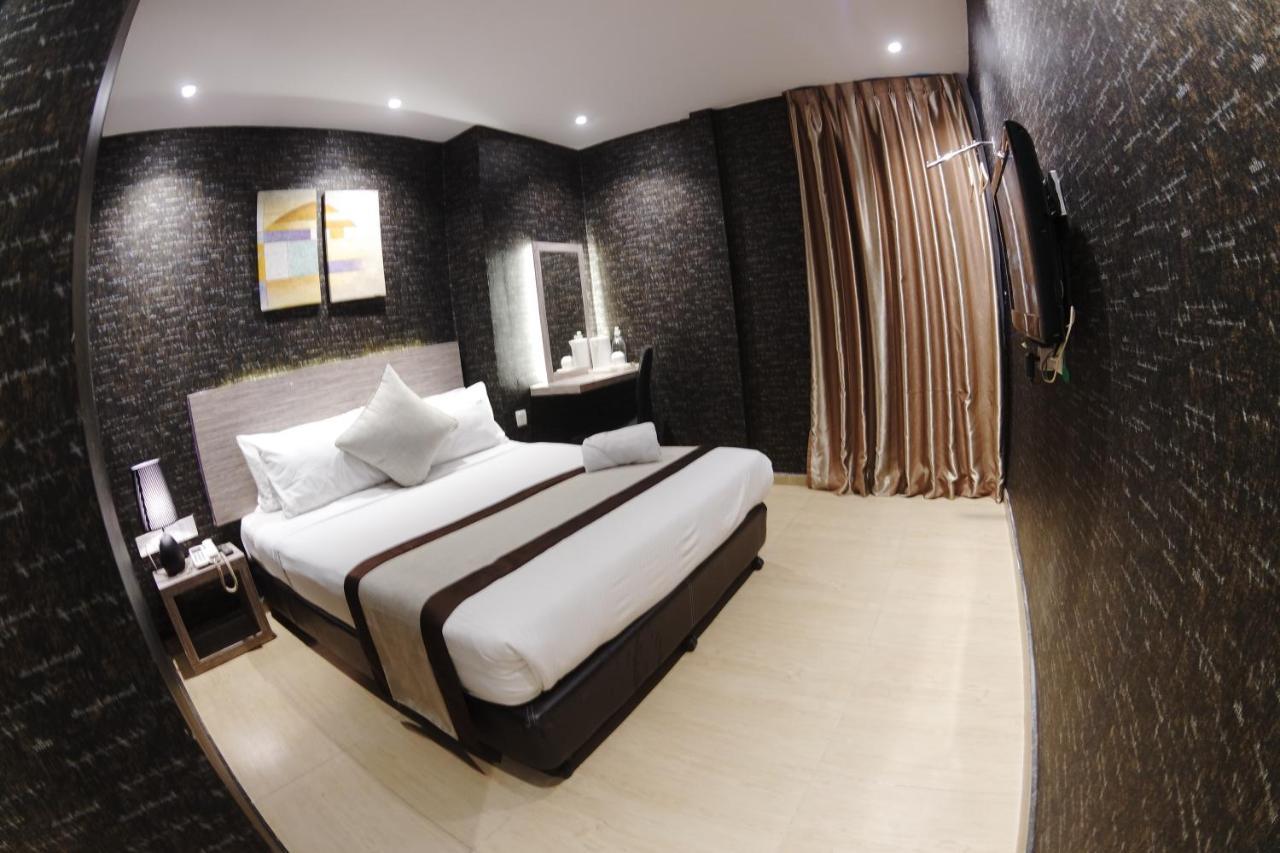Here Hotel Skudai Exterior photo