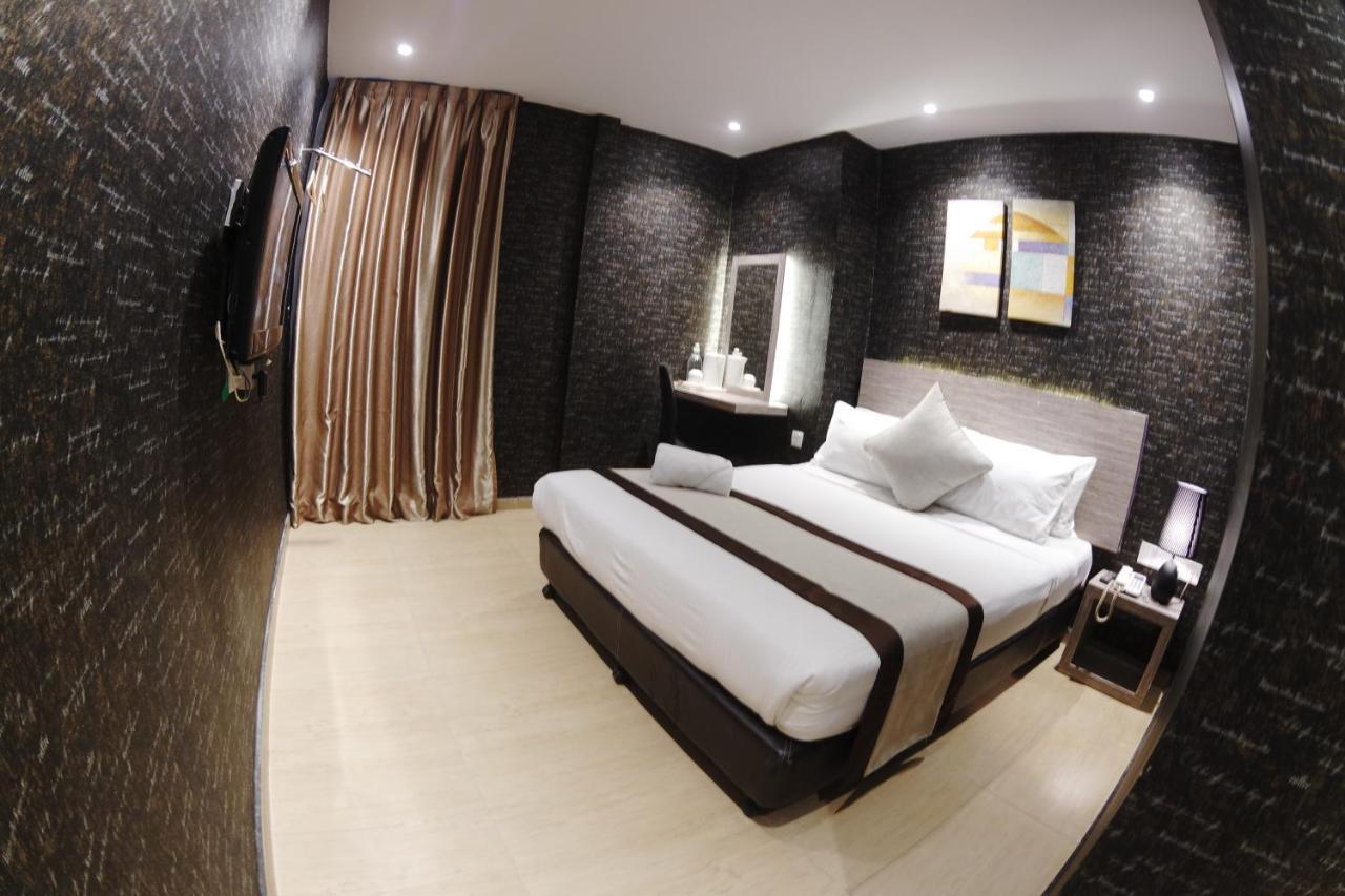 Here Hotel Skudai Exterior photo
