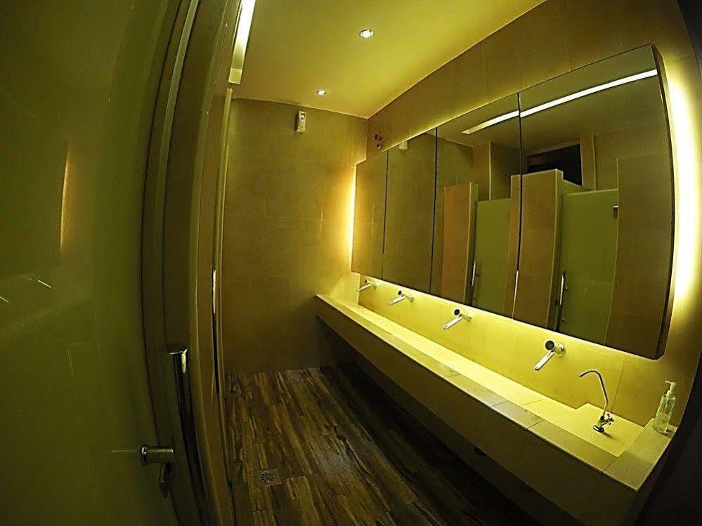 Here Hotel Skudai Exterior photo
