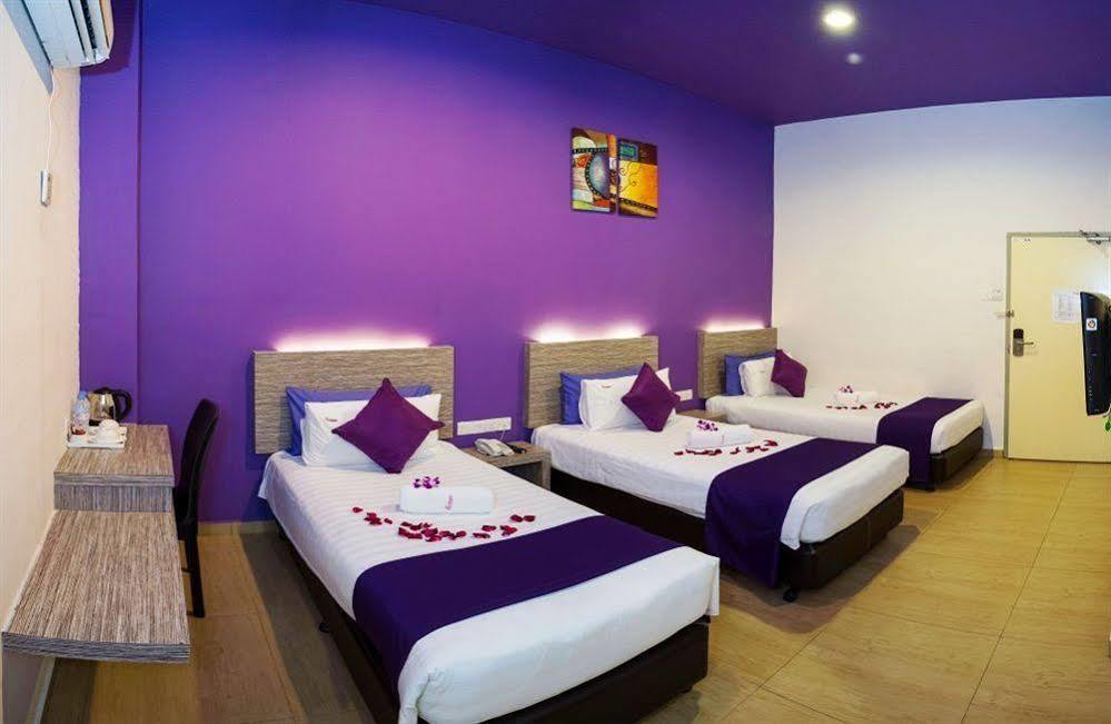 Here Hotel Skudai Exterior photo