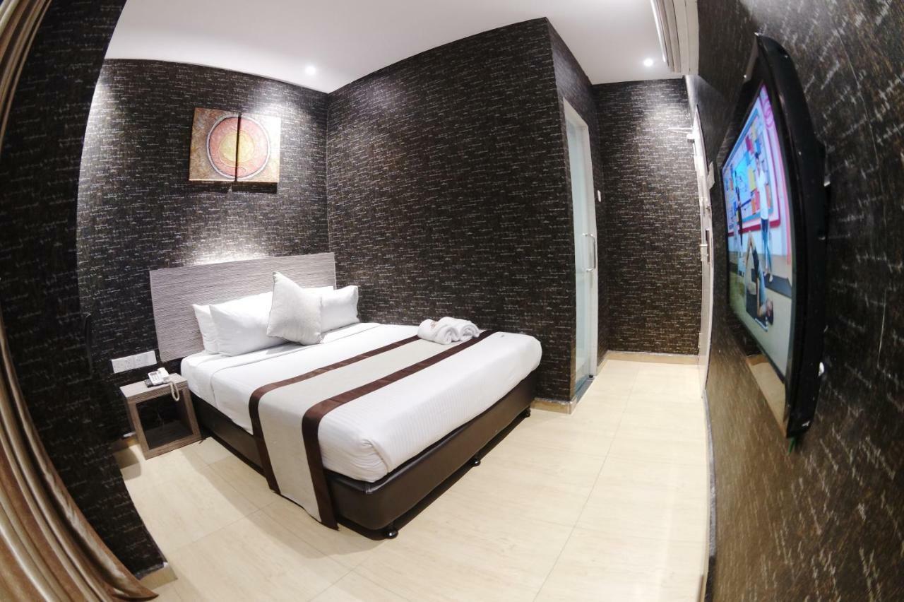 Here Hotel Skudai Exterior photo
